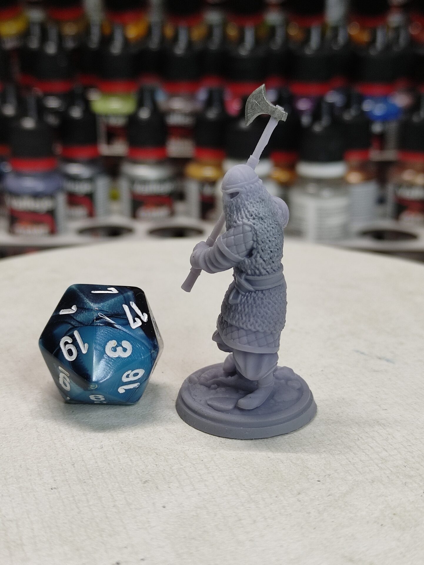 Humain guerrier hache 2M- Tabletop – Image 2