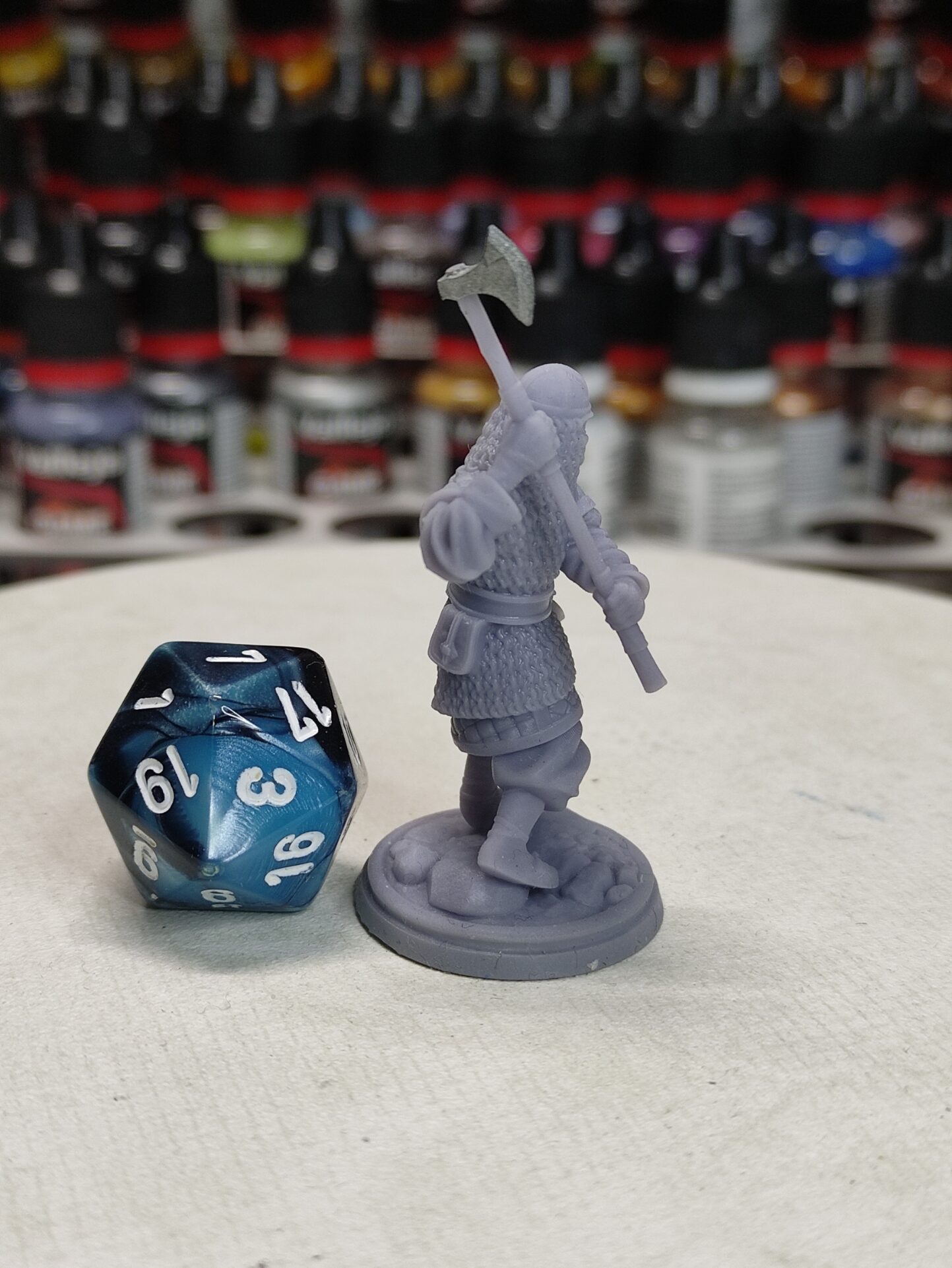 Humain guerrier hache 2M- Tabletop – Image 3