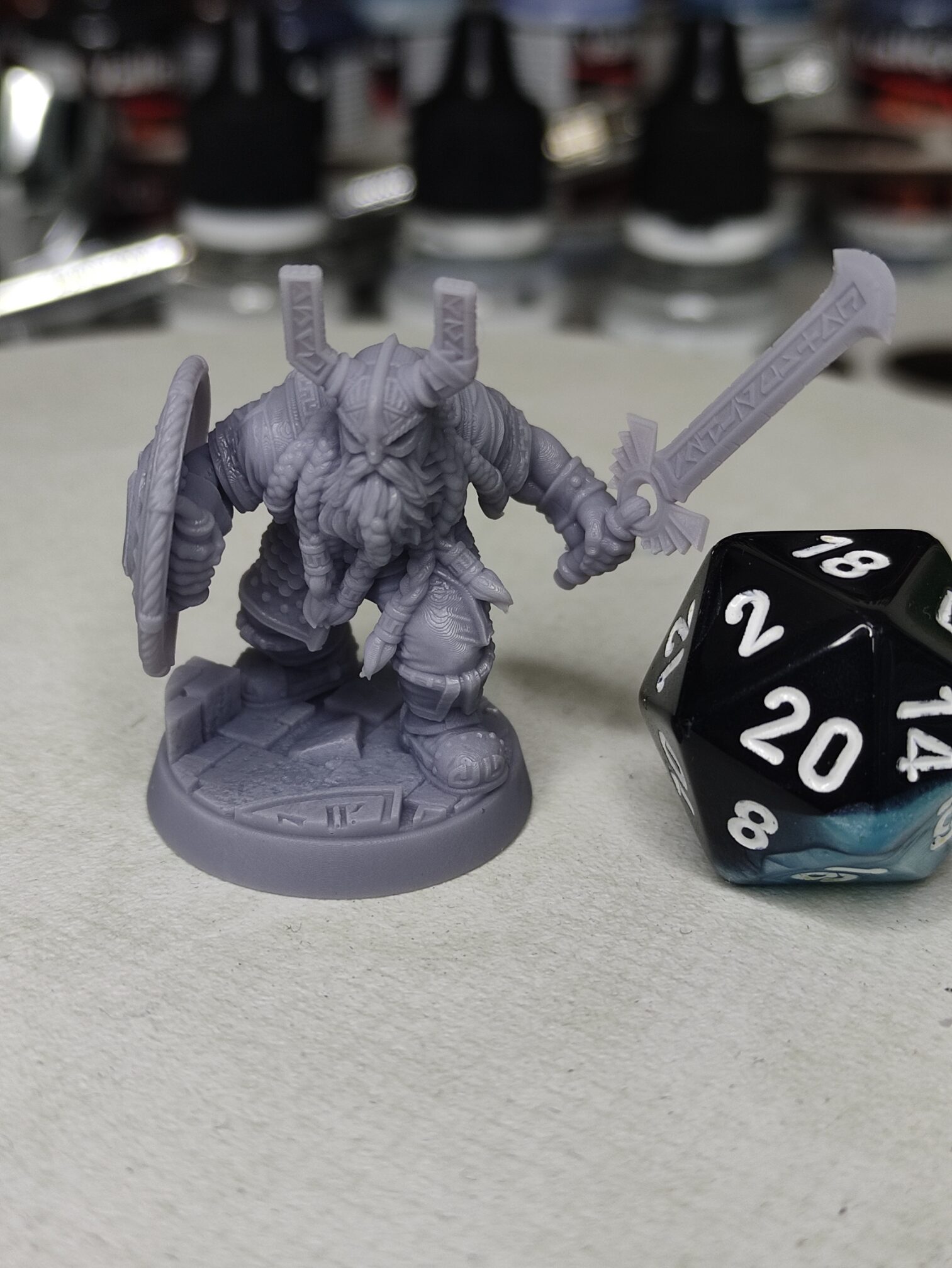 Nain guerrier épée bouclier - Tabletop