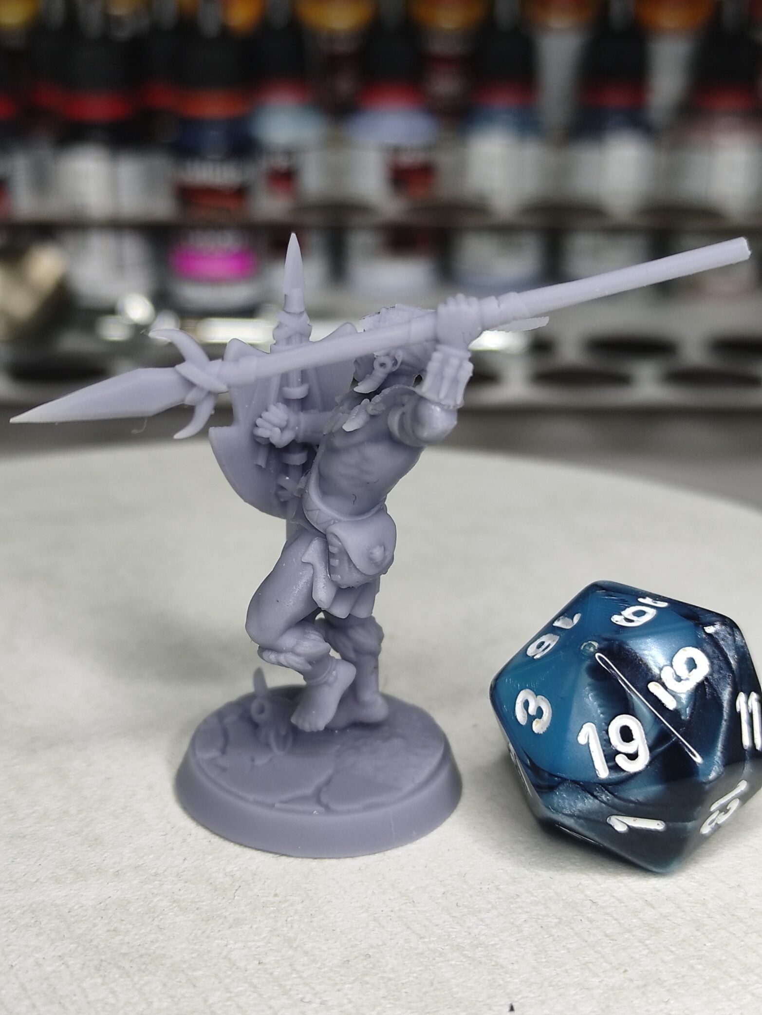 Humain guerrier tribal lance 2- Tabletop – Image 2