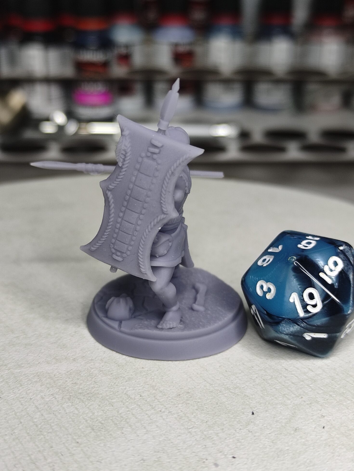 Humain guerrier tribal lance 3- Tabletop – Image 2