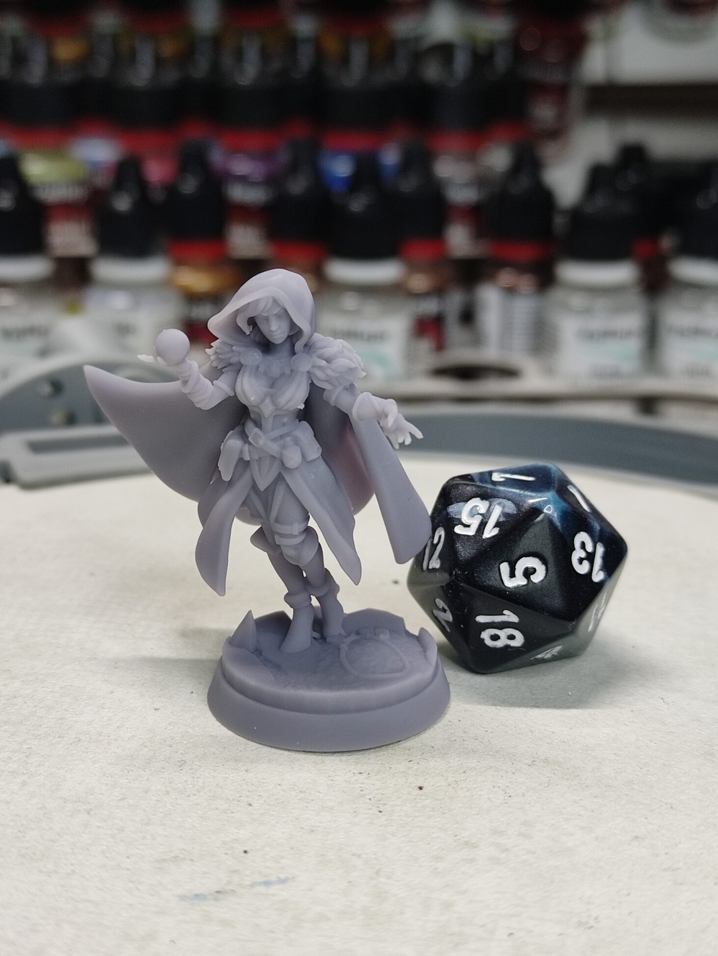 Humaine/Elfe Magicienne - Tabletop